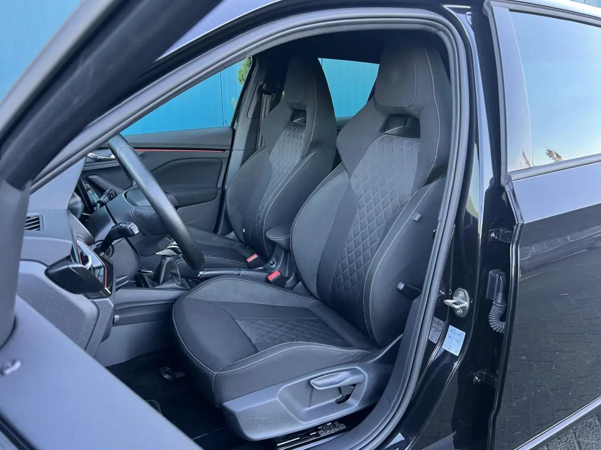 1.0 TSI Sport Business NAV.VIA.CARPLAY/ANDROID | CRUISE | LED | PDC | ECC | LMV 1'EIG