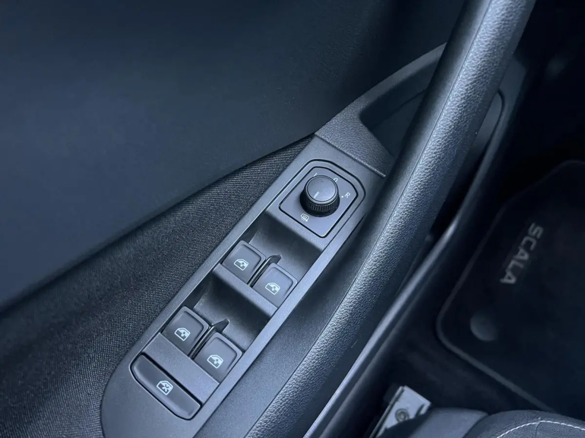 1.0 TSI Sport Business NAV.VIA.CARPLAY/ANDROID | CRUISE | LED | PDC | ECC | LMV 1'EIG