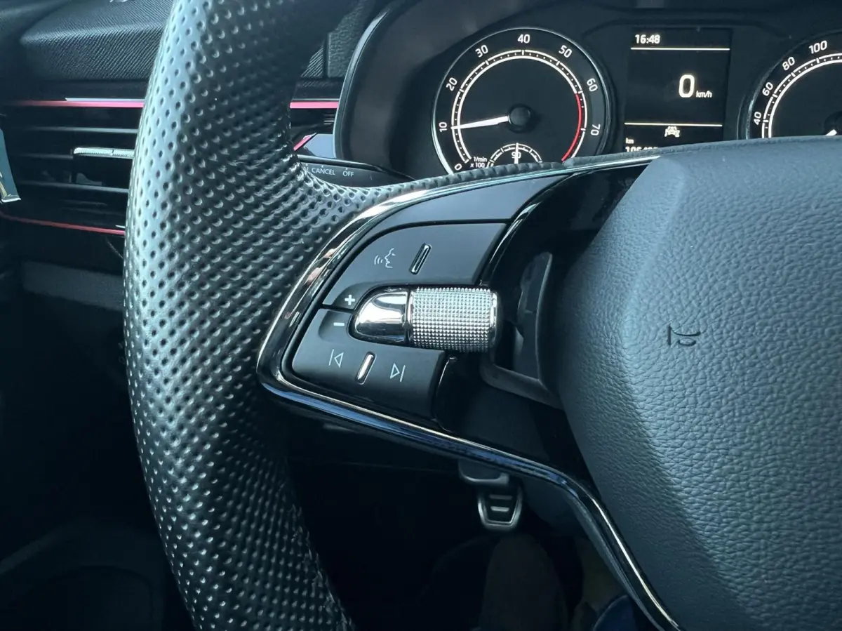 1.0 TSI Sport Business NAV.VIA.CARPLAY/ANDROID | CRUISE | LED | PDC | ECC | LMV 1'EIG