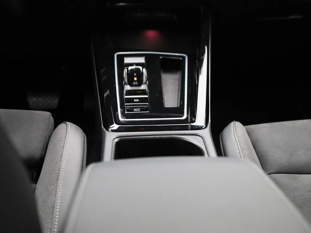 1.5 eHybrid Style Edition 204 PK| Origineel Nederlands | 1e Eigenaar | Navigatie | Stoelverwarming | Stuurwielverwarming | LED Matrix | Achteruitrijcamera | Parkeersensoren