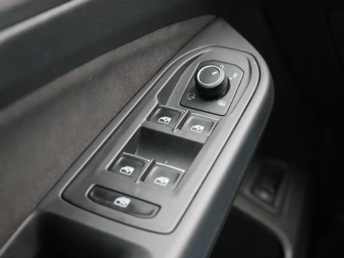 1.5 eHybrid Style Edition 204 PK| Origineel Nederlands | 1e Eigenaar | Navigatie | Stoelverwarming | Stuurwielverwarming | LED Matrix | Achteruitrijcamera | Parkeersensoren