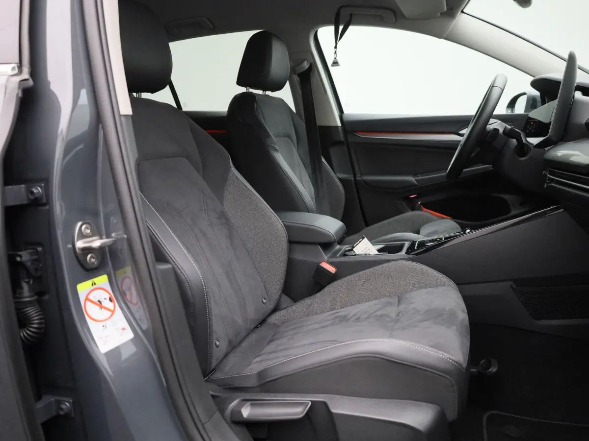 1.5 eHybrid Style Edition 204 PK| Origineel Nederlands | 1e Eigenaar | Navigatie | Stoelverwarming | Stuurwielverwarming | LED Matrix | Achteruitrijcamera | Parkeersensoren