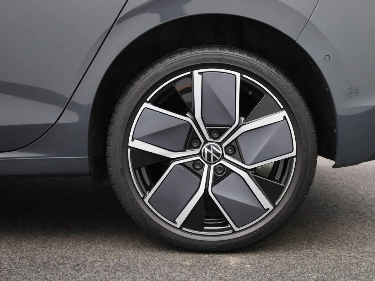 1.5 eHybrid Style Edition 204 PK| Origineel Nederlands | 1e Eigenaar | Navigatie | Stoelverwarming | Stuurwielverwarming | LED Matrix | Achteruitrijcamera | Parkeersensoren