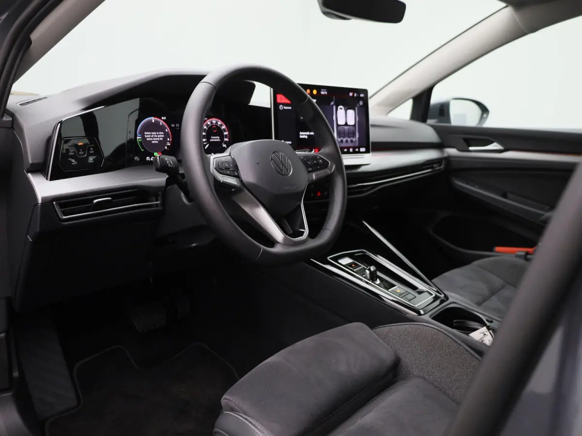 1.5 eHybrid Style Edition 204 PK| Origineel Nederlands | 1e Eigenaar | Navigatie | Stoelverwarming | Stuurwielverwarming | LED Matrix | Achteruitrijcamera | Parkeersensoren