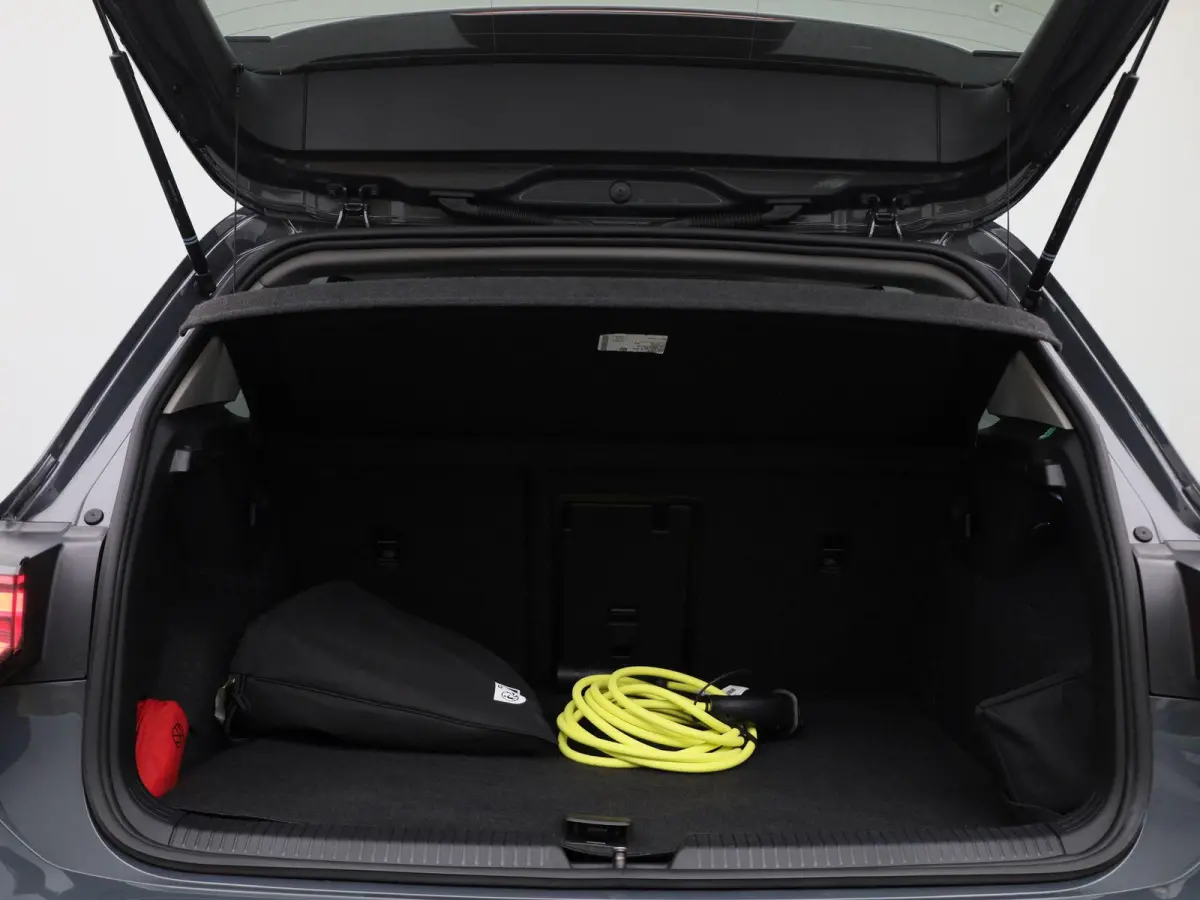 1.5 eHybrid Style Edition 204 PK| Origineel Nederlands | 1e Eigenaar | Navigatie | Stoelverwarming | Stuurwielverwarming | LED Matrix | Achteruitrijcamera | Parkeersensoren