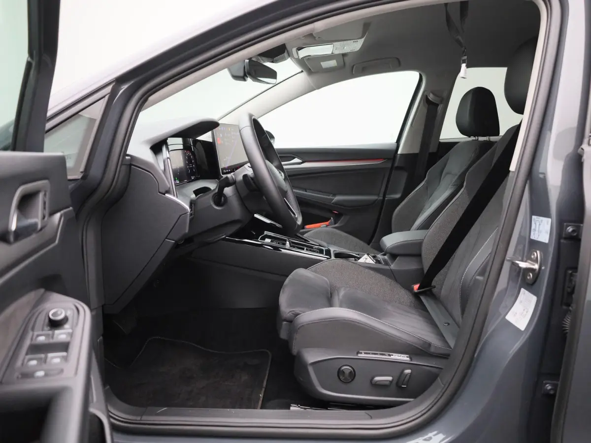 1.5 eHybrid Style Edition 204 PK| Origineel Nederlands | 1e Eigenaar | Navigatie | Stoelverwarming | Stuurwielverwarming | LED Matrix | Achteruitrijcamera | Parkeersensoren