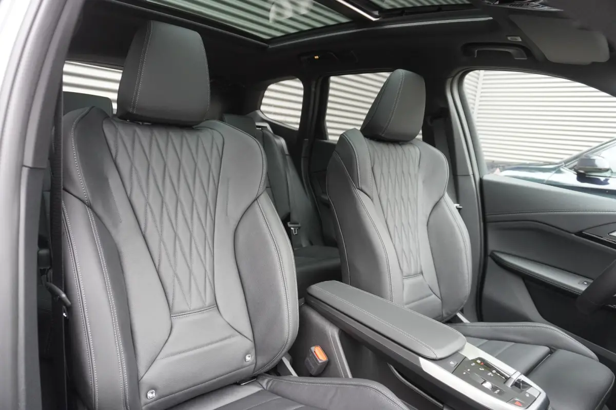 eDrive20 67 | M Sportpakket | Comfort Pack | 20 inch Multispaak | Trekhaak met elektrisch wegklapbare kogel | Glazen panoramadak | Harman-Kardon sound system