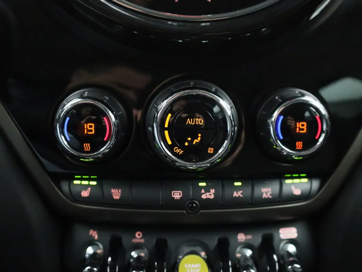 1.5 Cooper ALL4 | Automaat | Navigatie | Stoelverwarming | Climate Control | Cruise Control |
