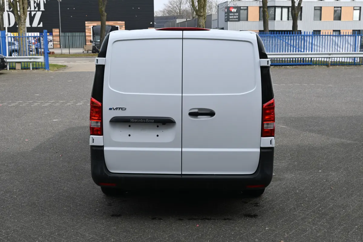 112 L2 261km WLTP 66 kWh Snellader, Camera, Achterdeuren, Apple Carplay/Android Auto