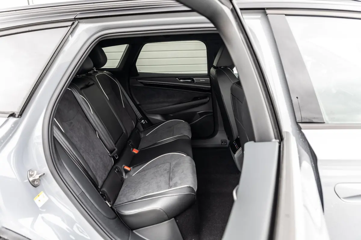 Pro Limited Edition 286pk 77 kWh | Stoelmassage | Exterieur Pakket | Trekhaak