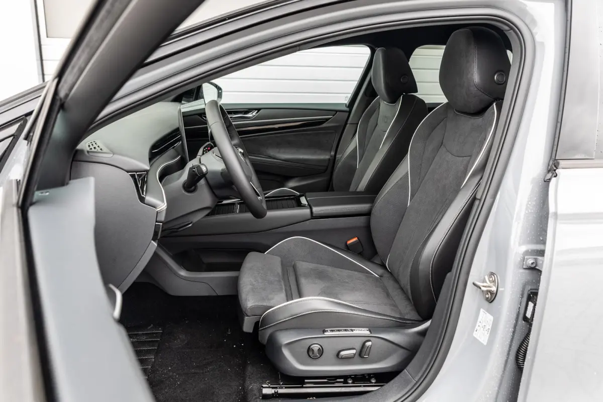 Pro Limited Edition 286pk 77 kWh | Stoelmassage | Exterieur Pakket | Trekhaak