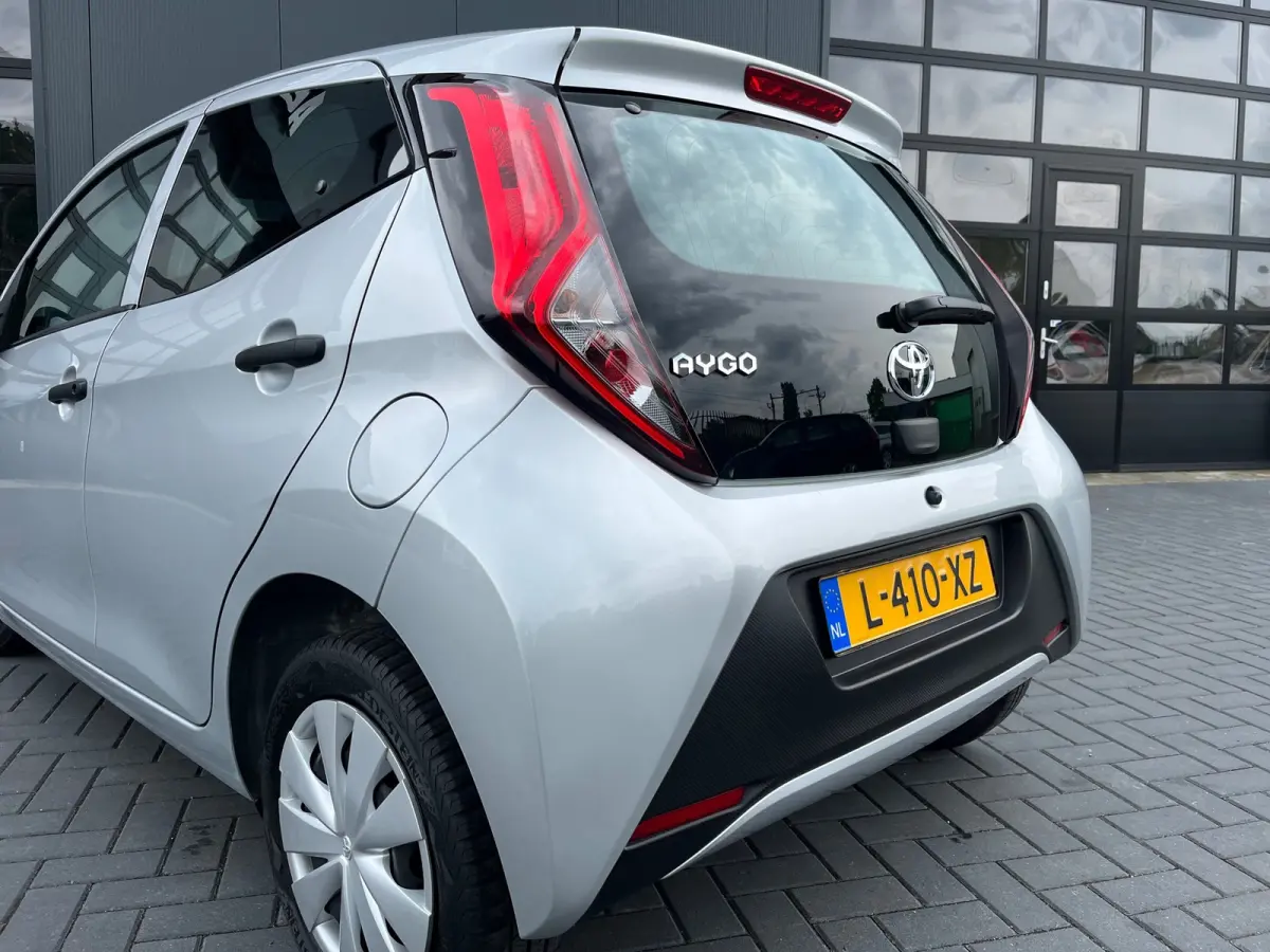 1.0 VVT-i x-fun NL.Auto/Led/Airco/Elc.Pakket/5Deurs/Bluetooth/1Ste Eigenaar/Dealer onderhouden