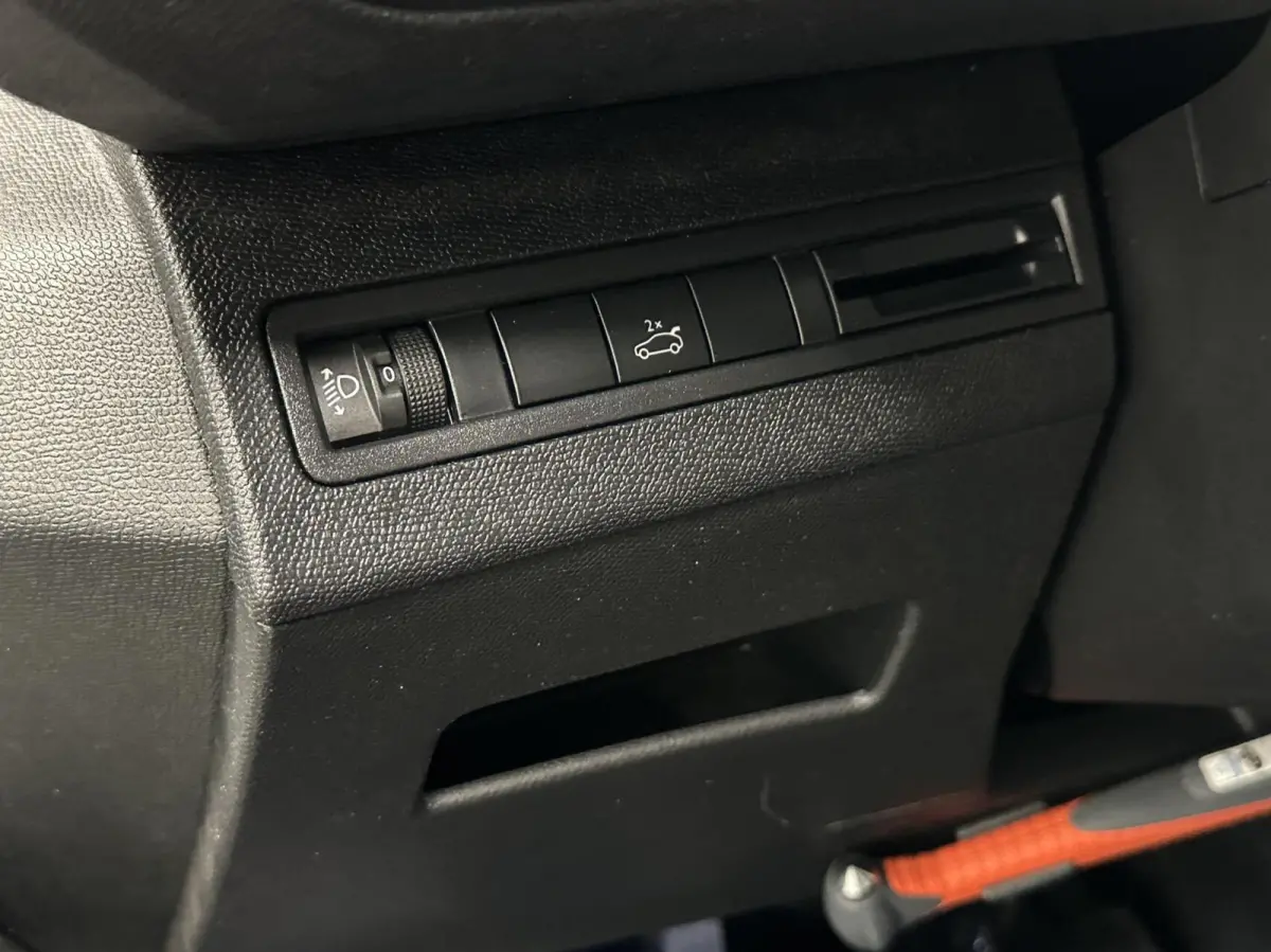 1.2 PureTech Blue Lease Premium CARPLAY NAVI CAMERA CRUISE LM ECC.