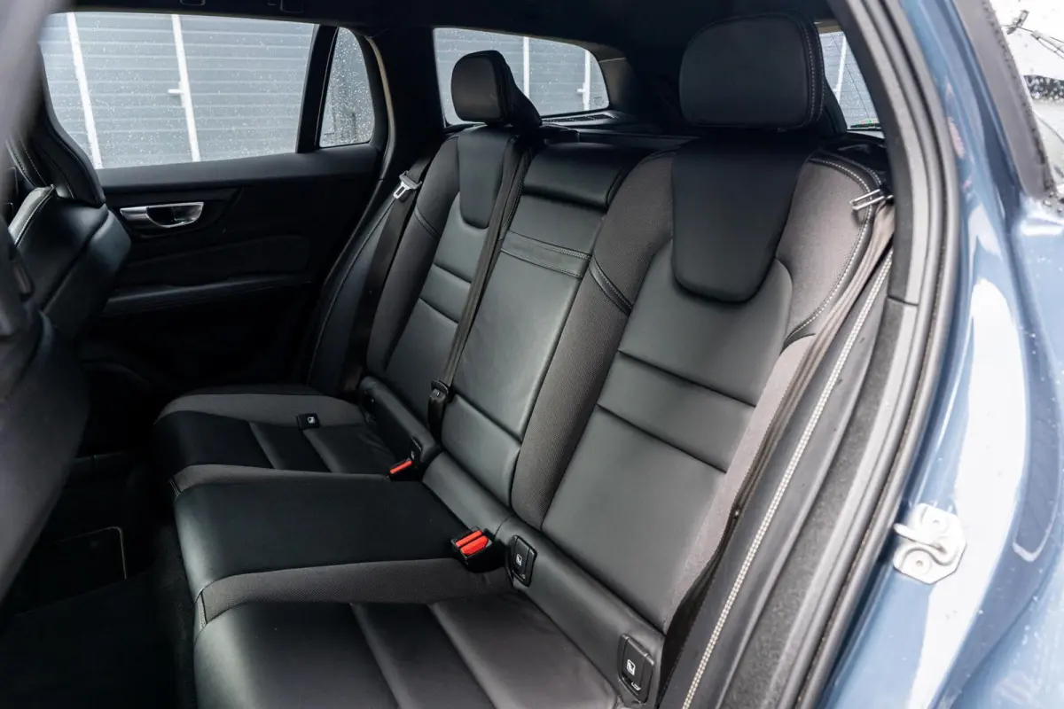 2.0 D4 R-Design *Leder *Stuur. verw* Dealer onderhouden*