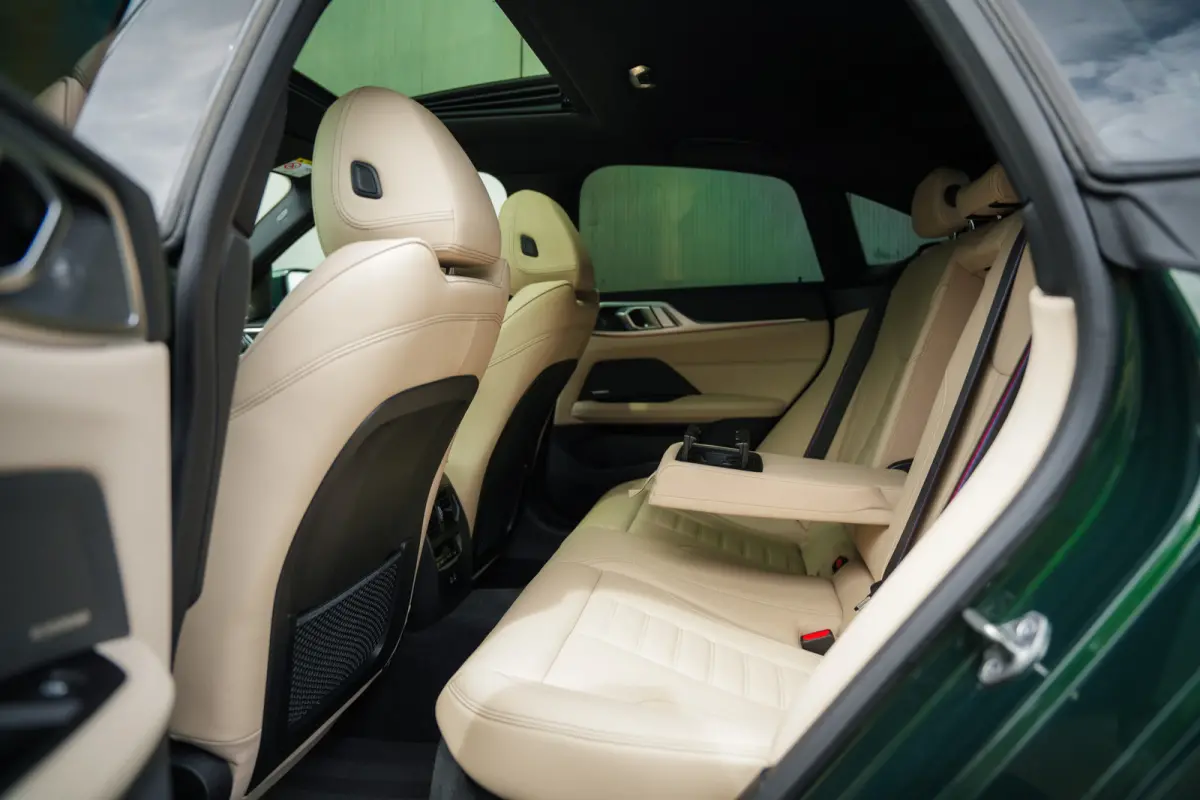 430i 245 pk Business Edition Plus M-Sportpakket / Sanremo-Groen/ Pano-Dak/ Leder/ Laser/ Sport-Stoelen/ Stoel.Verw/ Head-Up/ Camera/ Trekhaak/ 18''LMV