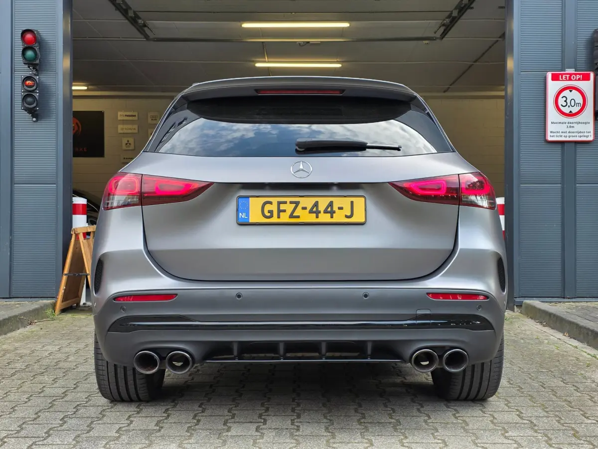 AMG 35 4MATIC / PANO / MATTE GREY / LEDER-ALCANTARA / CAMERA / KEYLESS / BURMESTER / CARPLAY / 21 INCH !