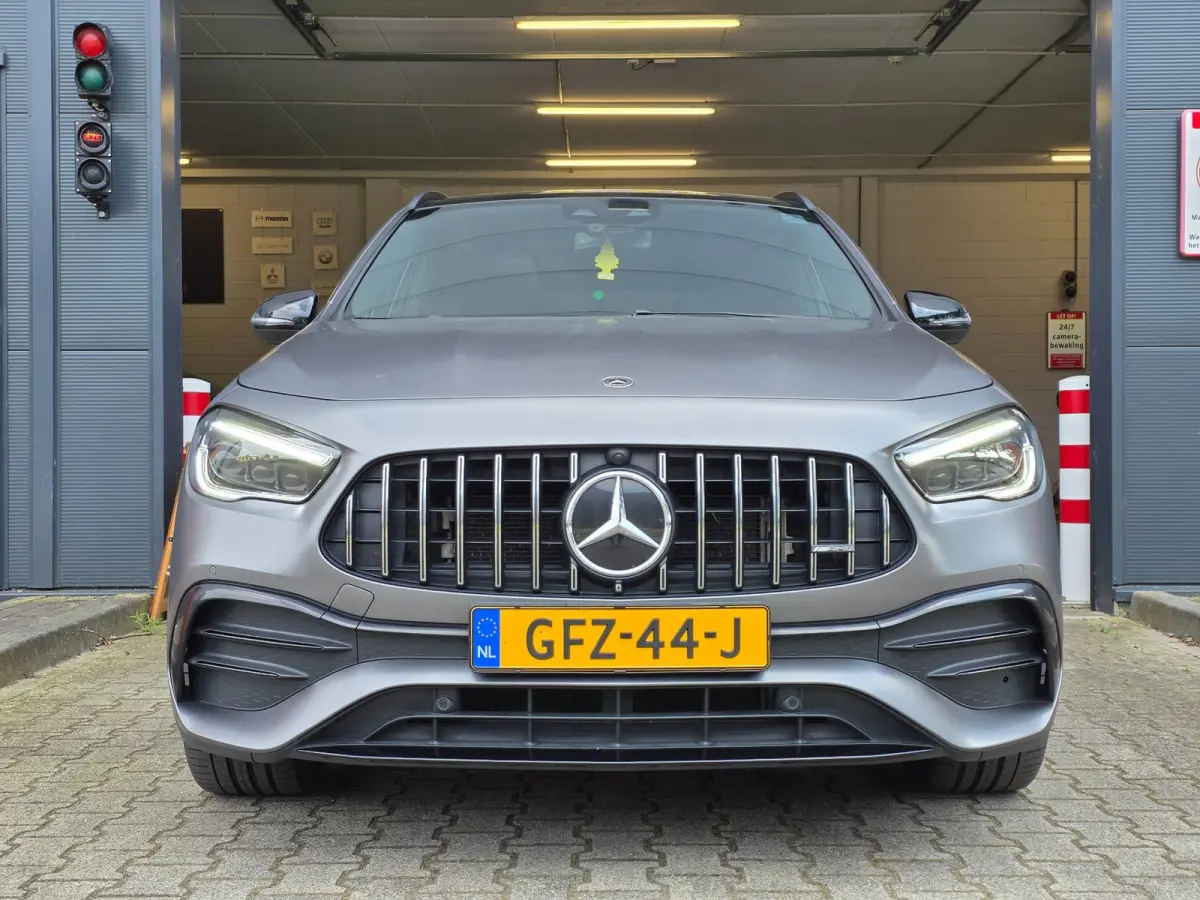 AMG 35 4MATIC / PANO / MATTE GREY / LEDER-ALCANTARA / CAMERA / KEYLESS / BURMESTER / CARPLAY / 21 INCH !