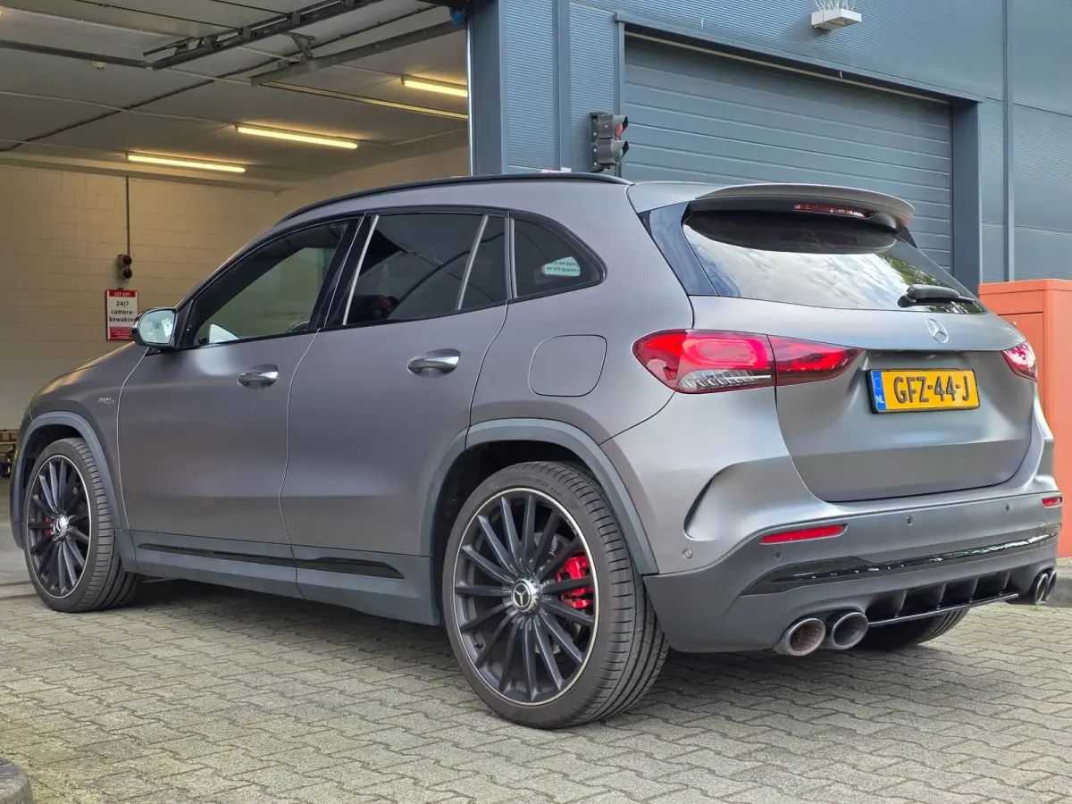 AMG 35 4MATIC / PANO / MATTE GREY / LEDER-ALCANTARA / CAMERA / KEYLESS / BURMESTER / CARPLAY / 21 INCH !