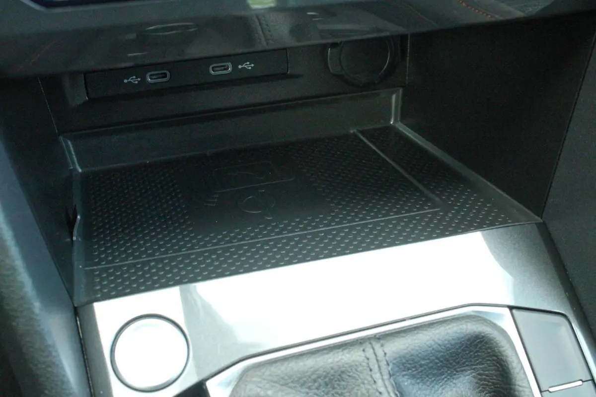 1.5 TSI 150pk DSG FR Business | Trekhaak | Elekt. Verstelbare Bestuurdersstoel | Navigatie | Camera Achter | Apple CarPlay/ Android Auto