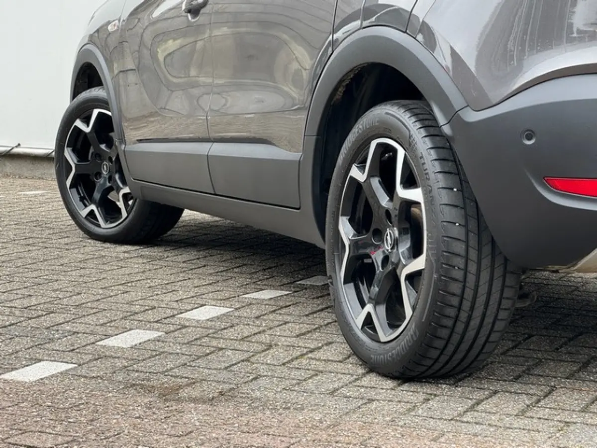 1.2 Turbo Ultimate met Head-up, Navi/Camera, AGR met Alcantara, 17inch