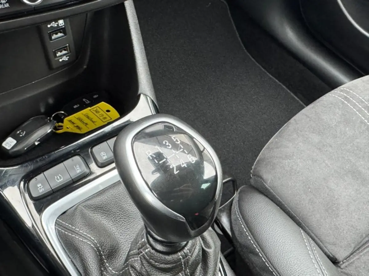 1.2 Turbo Ultimate met Head-up, Navi/Camera, AGR met Alcantara, 17inch