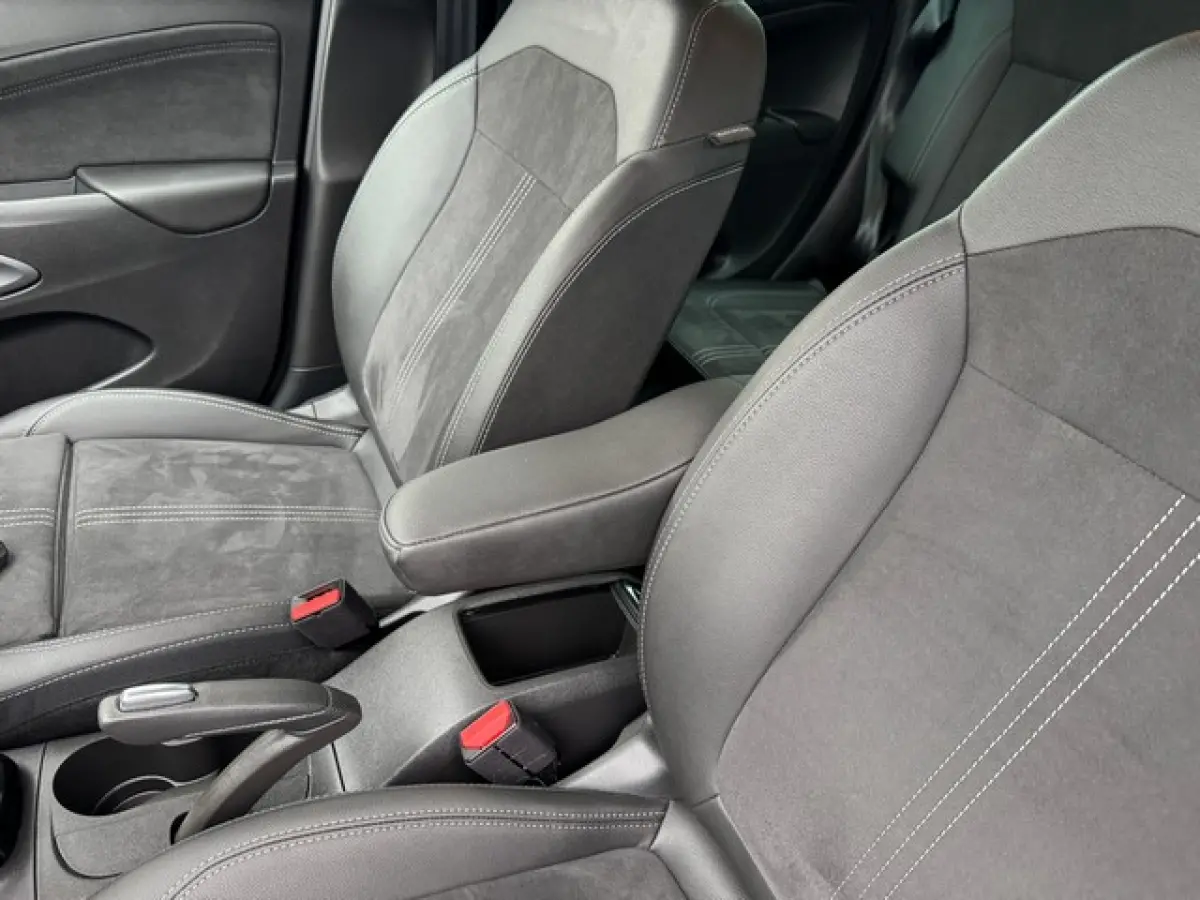 1.2 Turbo Ultimate met Head-up, Navi/Camera, AGR met Alcantara, 17inch
