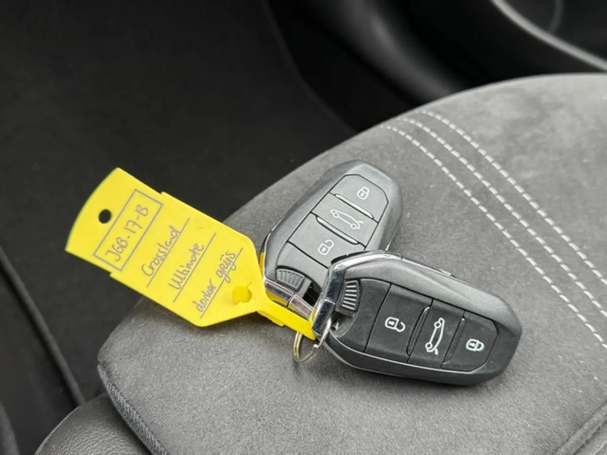 1.2 Turbo Ultimate met Head-up, Navi/Camera, AGR met Alcantara, 17inch