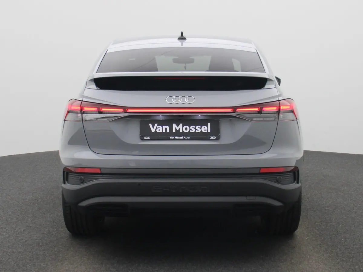 40 Edition 63 kWh l Climate control l Navigatie l Audi smartphone interface l Achteruitrijcamera l Head-up display l Matrix-ledkoplampen l Privacy glas l Dodehoekdetectie l Audi sound system