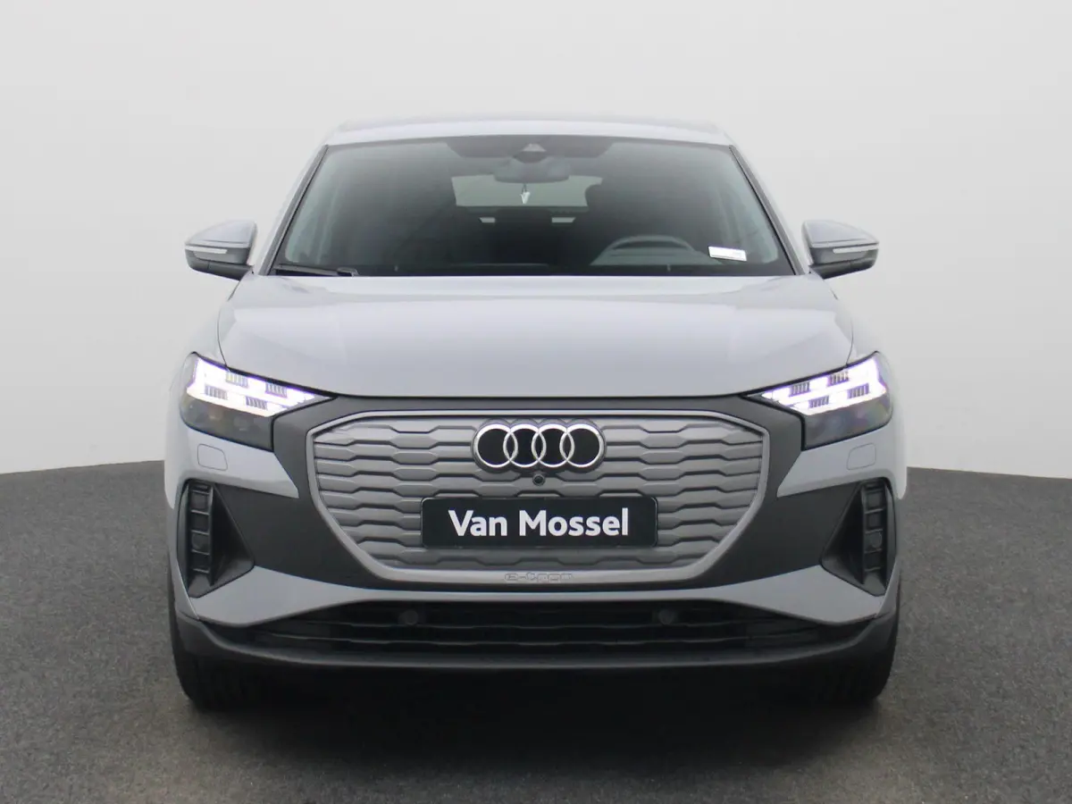 40 Edition 63 kWh l Climate control l Navigatie l Audi smartphone interface l Achteruitrijcamera l Head-up display l Matrix-ledkoplampen l Privacy glas l Dodehoekdetectie l Audi sound system