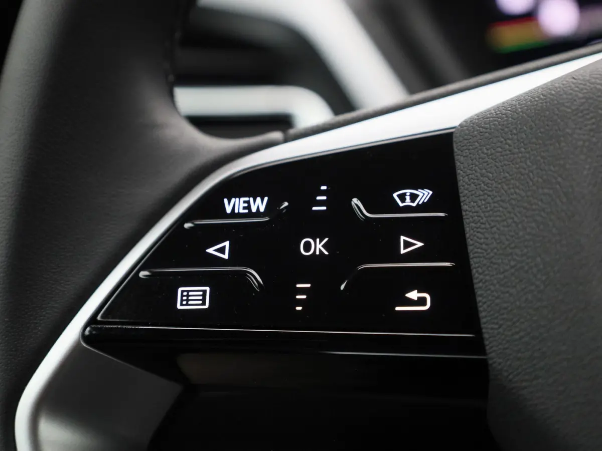 40 Edition 63 kWh l Climate control l Navigatie l Audi smartphone interface l Achteruitrijcamera l Head-up display l Matrix-ledkoplampen l Privacy glas l Dodehoekdetectie l Audi sound system