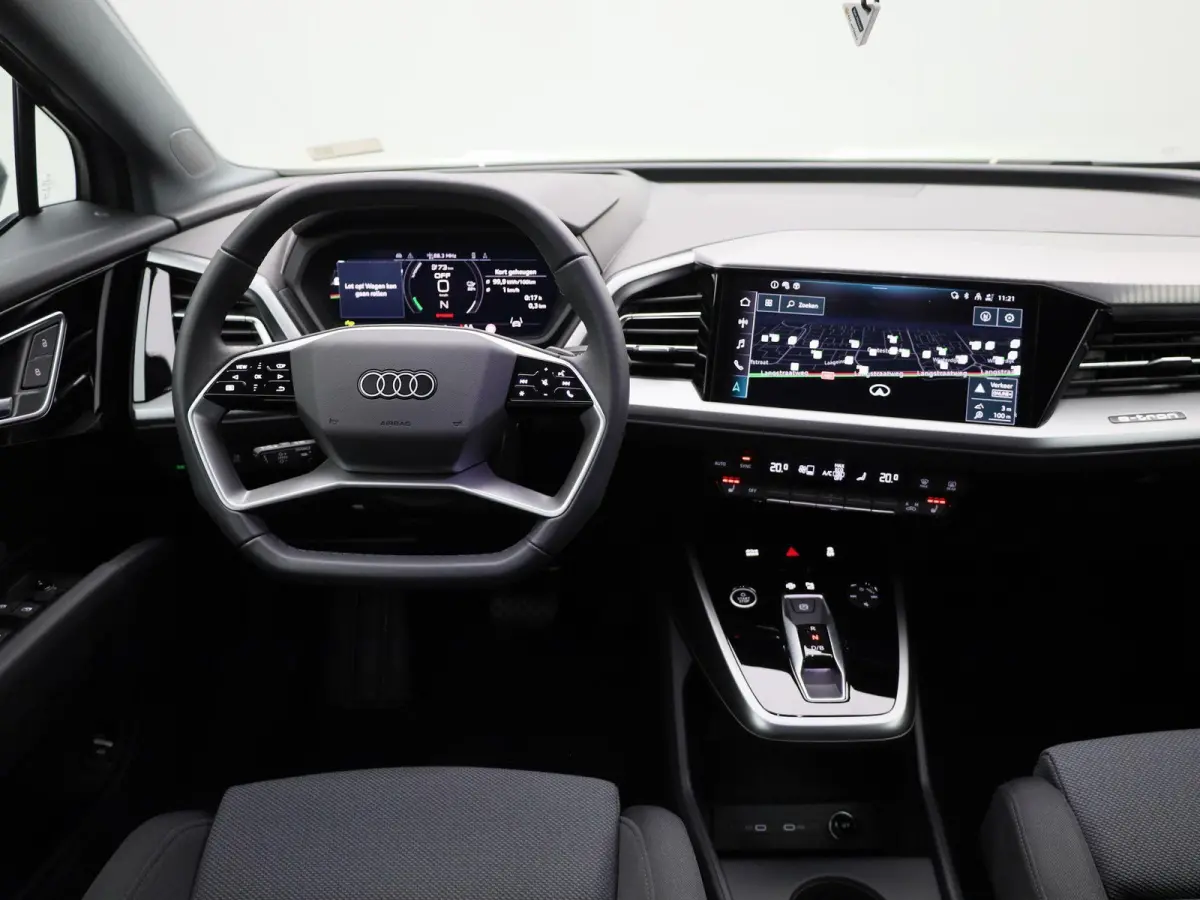 40 Edition 63 kWh l Climate control l Navigatie l Audi smartphone interface l Achteruitrijcamera l Head-up display l Matrix-ledkoplampen l Privacy glas l Dodehoekdetectie l Audi sound system