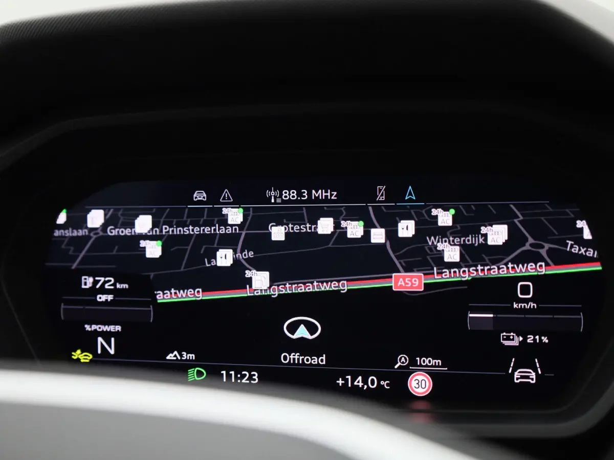 40 Edition 63 kWh l Climate control l Navigatie l Audi smartphone interface l Achteruitrijcamera l Head-up display l Matrix-ledkoplampen l Privacy glas l Dodehoekdetectie l Audi sound system