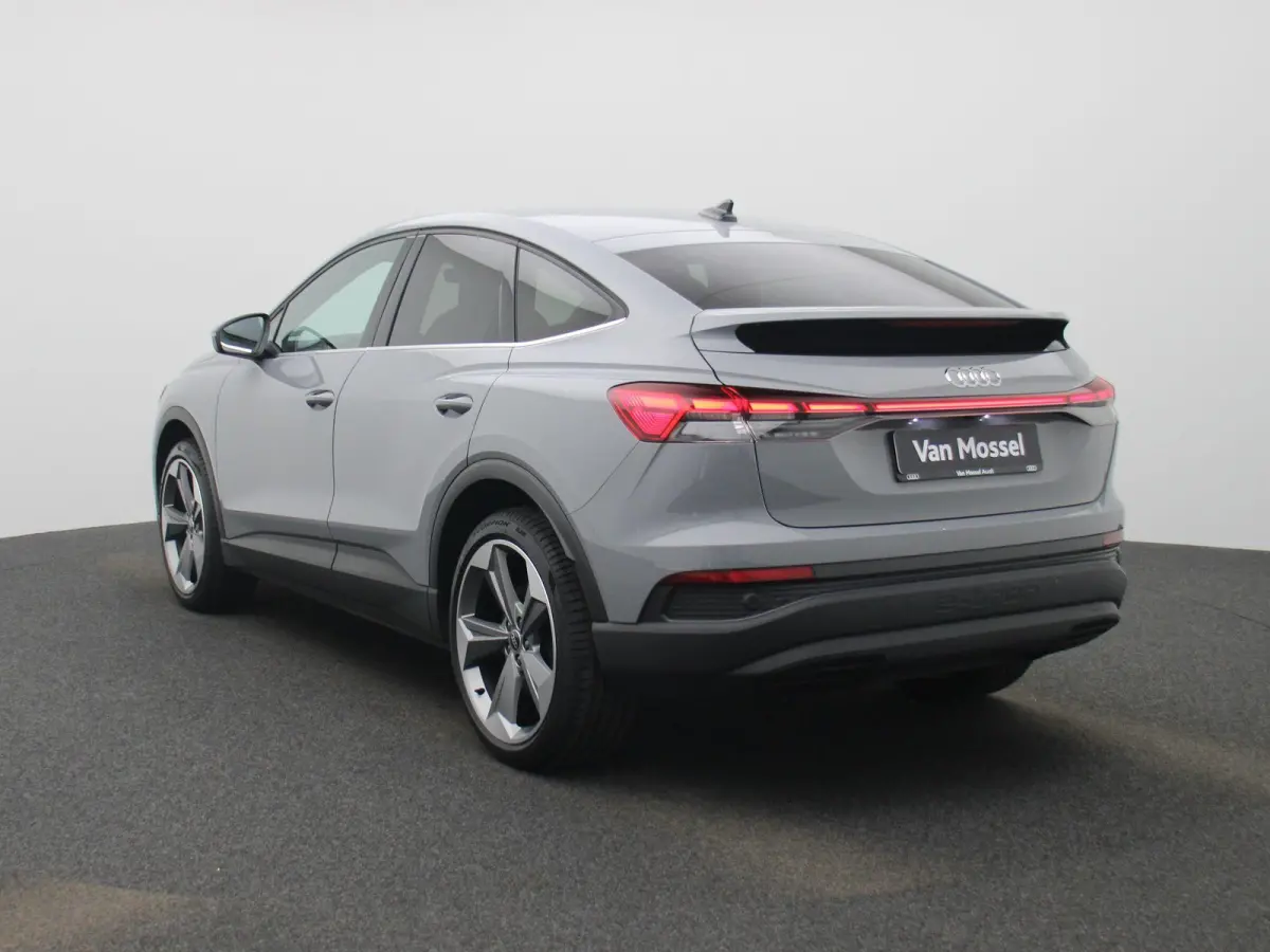 40 Edition 63 kWh l Climate control l Navigatie l Audi smartphone interface l Achteruitrijcamera l Head-up display l Matrix-ledkoplampen l Privacy glas l Dodehoekdetectie l Audi sound system