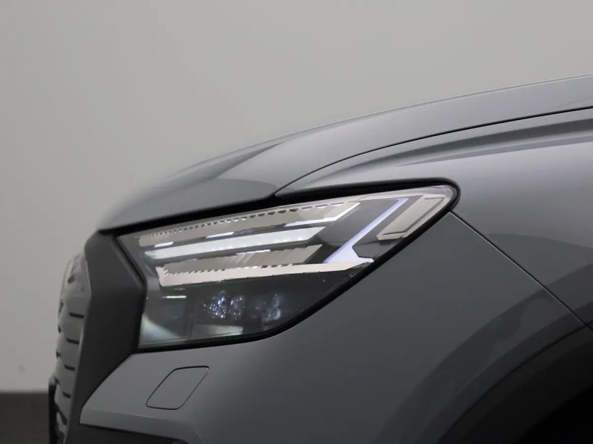 40 Edition 63 kWh l Climate control l Navigatie l Audi smartphone interface l Achteruitrijcamera l Head-up display l Matrix-ledkoplampen l Privacy glas l Dodehoekdetectie l Audi sound system