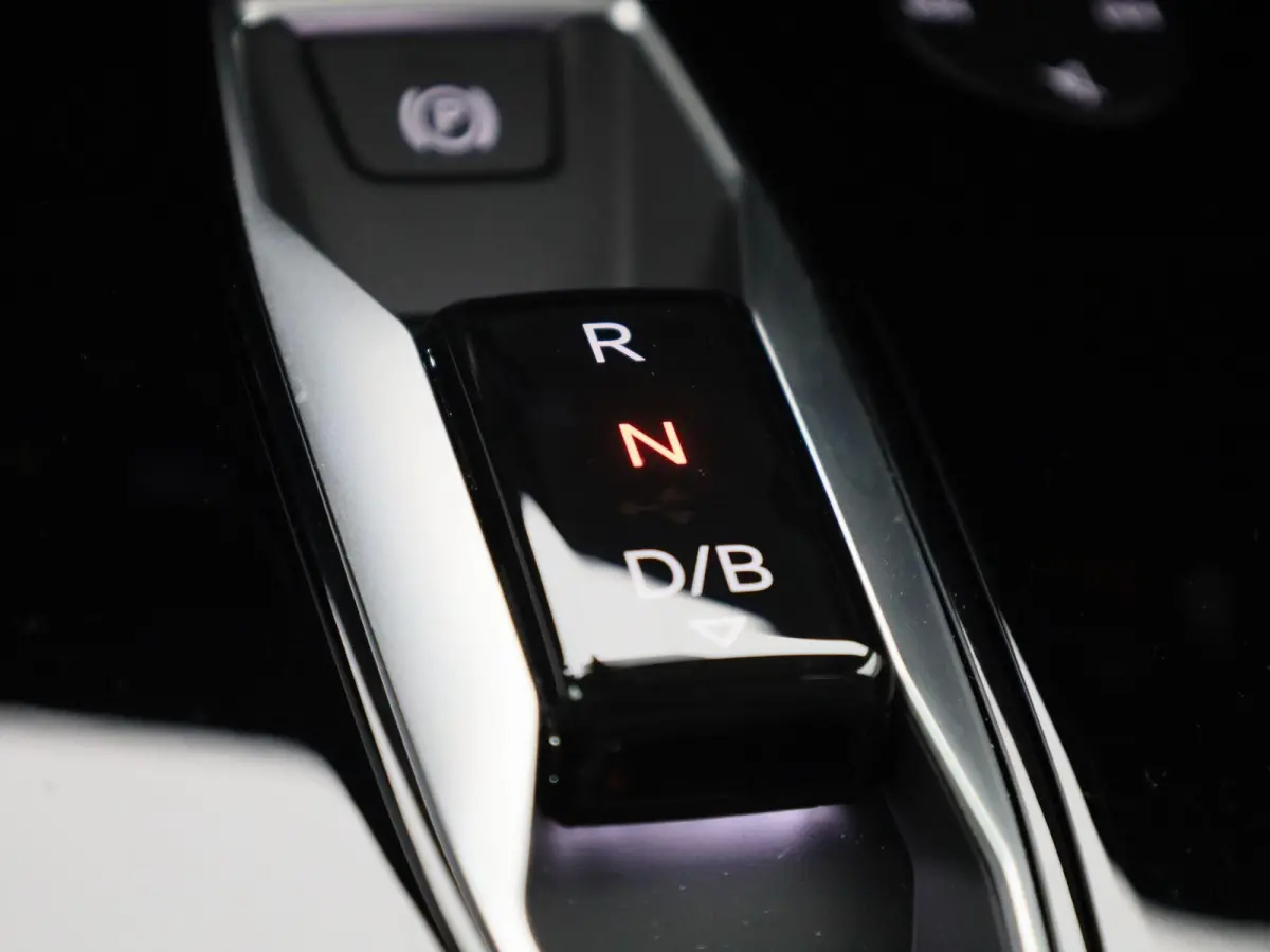 40 Edition 63 kWh l Climate control l Navigatie l Audi smartphone interface l Achteruitrijcamera l Head-up display l Matrix-ledkoplampen l Privacy glas l Dodehoekdetectie l Audi sound system