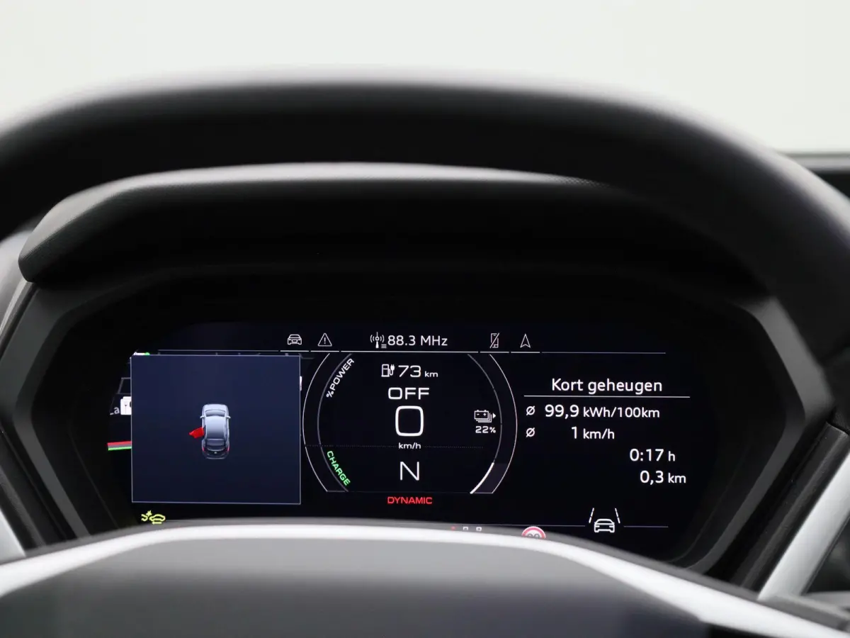 40 Edition 63 kWh l Climate control l Navigatie l Audi smartphone interface l Achteruitrijcamera l Head-up display l Matrix-ledkoplampen l Privacy glas l Dodehoekdetectie l Audi sound system