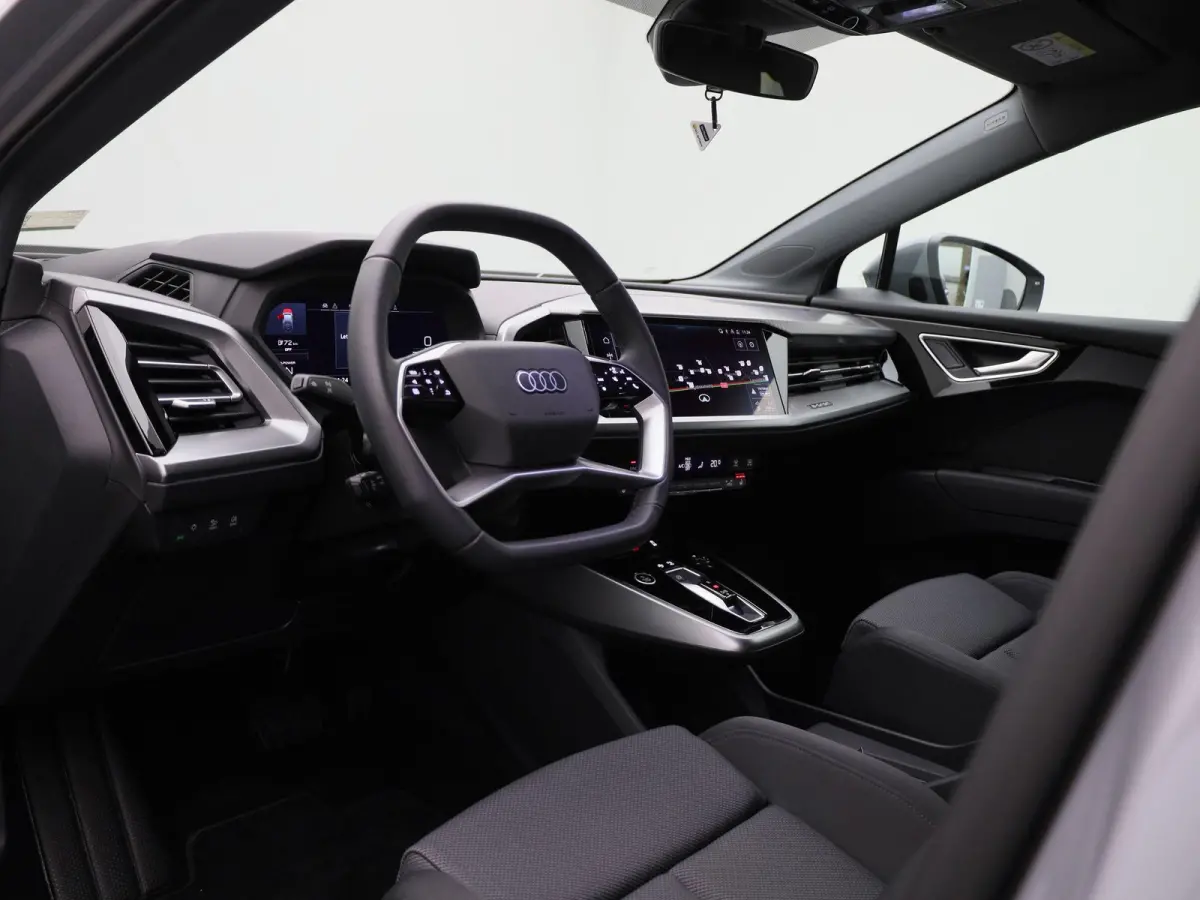 40 Edition 63 kWh l Climate control l Navigatie l Audi smartphone interface l Achteruitrijcamera l Head-up display l Matrix-ledkoplampen l Privacy glas l Dodehoekdetectie l Audi sound system