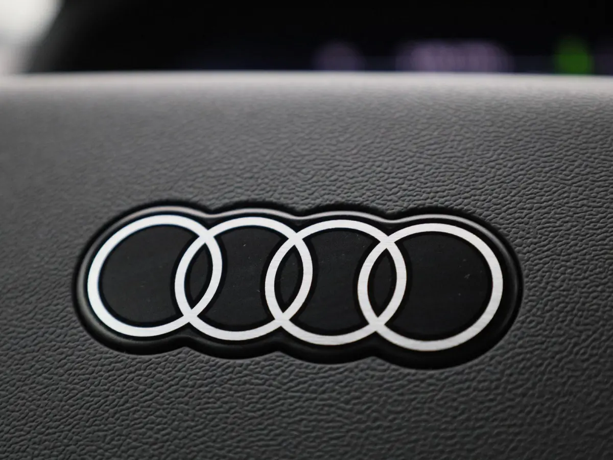 40 Edition 63 kWh l Climate control l Navigatie l Audi smartphone interface l Achteruitrijcamera l Head-up display l Matrix-ledkoplampen l Privacy glas l Dodehoekdetectie l Audi sound system