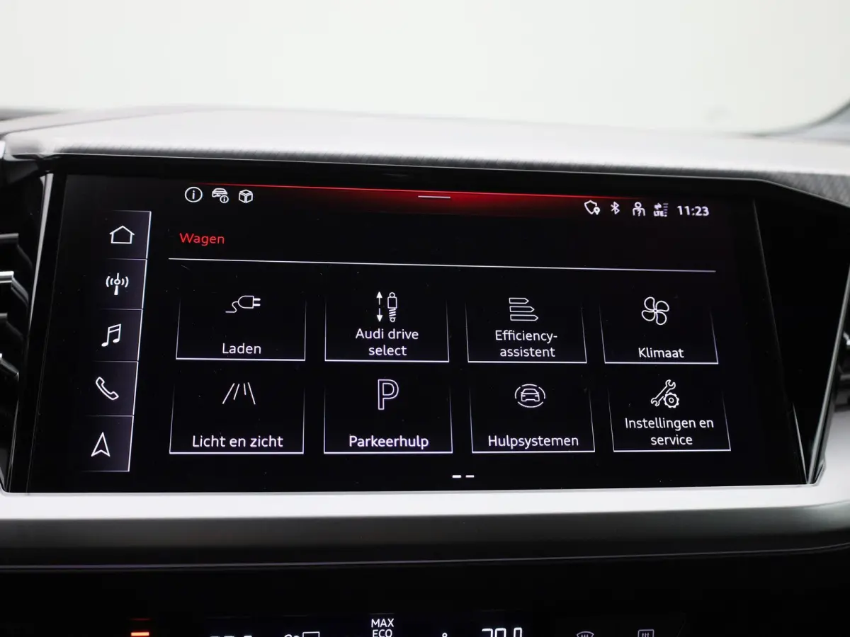 40 Edition 63 kWh l Climate control l Navigatie l Audi smartphone interface l Achteruitrijcamera l Head-up display l Matrix-ledkoplampen l Privacy glas l Dodehoekdetectie l Audi sound system