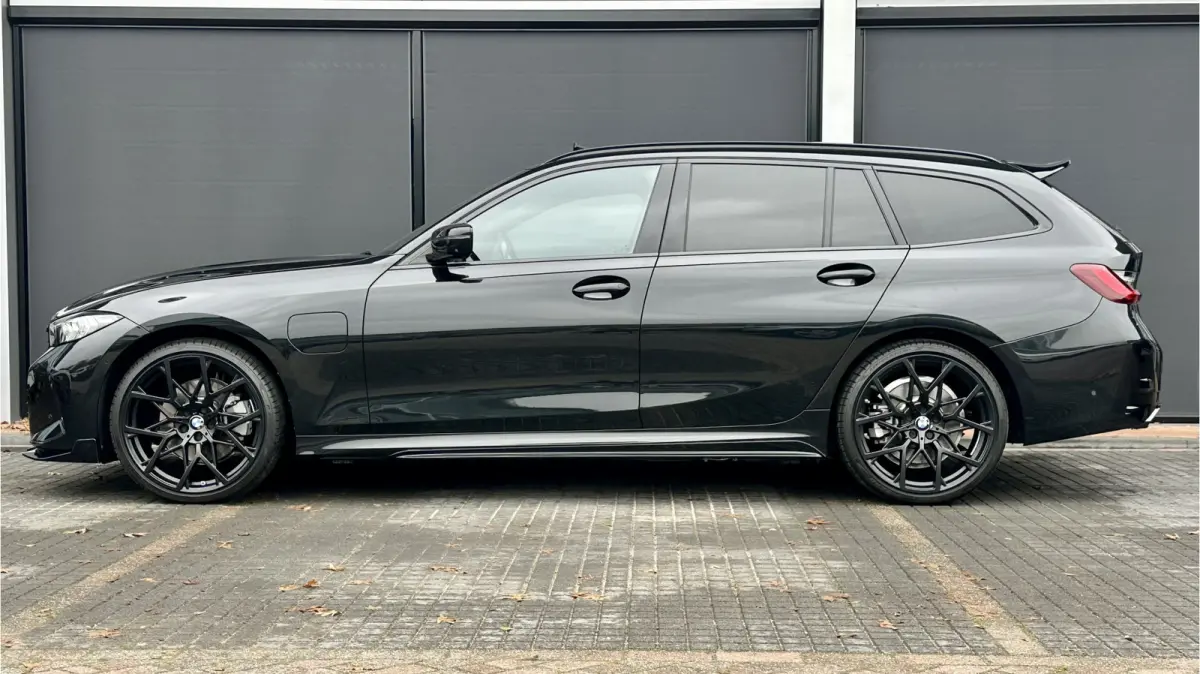 320e M-Performance 20 inch Pano HUD 360camera