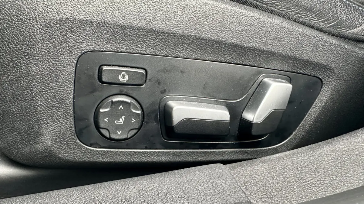 320e M-Performance 20 inch Pano HUD 360camera