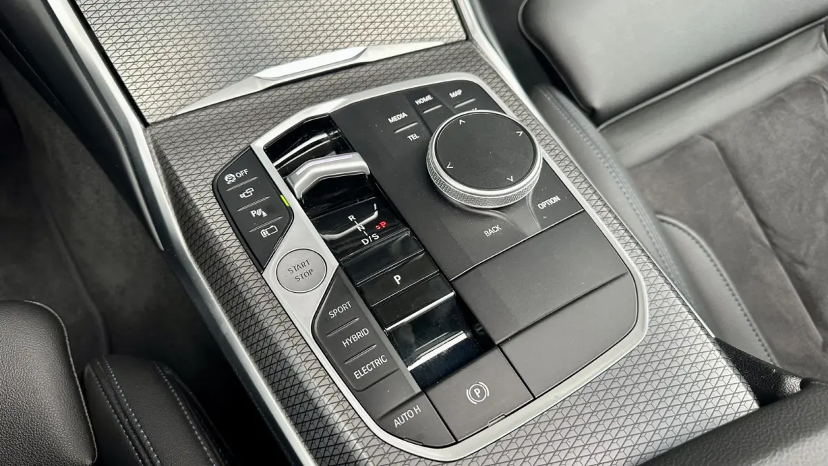 320e M-Performance 20 inch Pano HUD 360camera