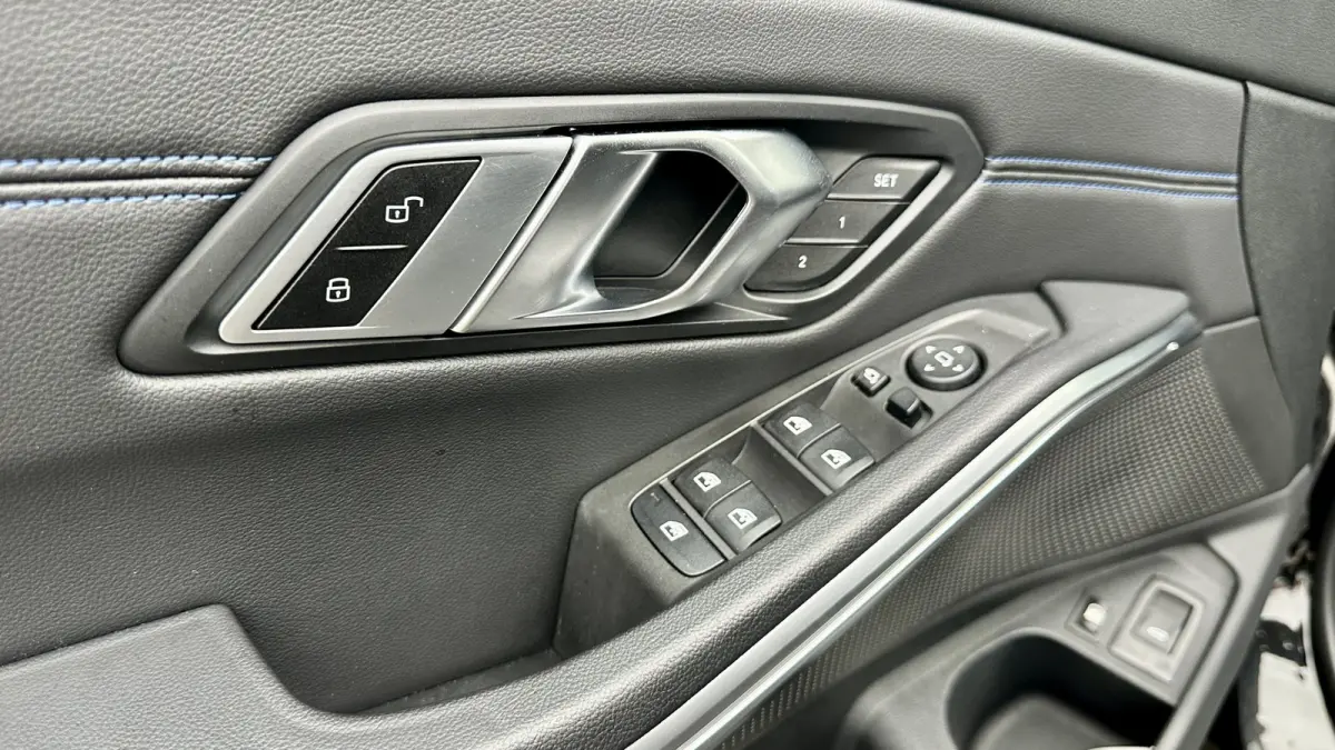 320e M-Performance 20 inch Pano HUD 360camera