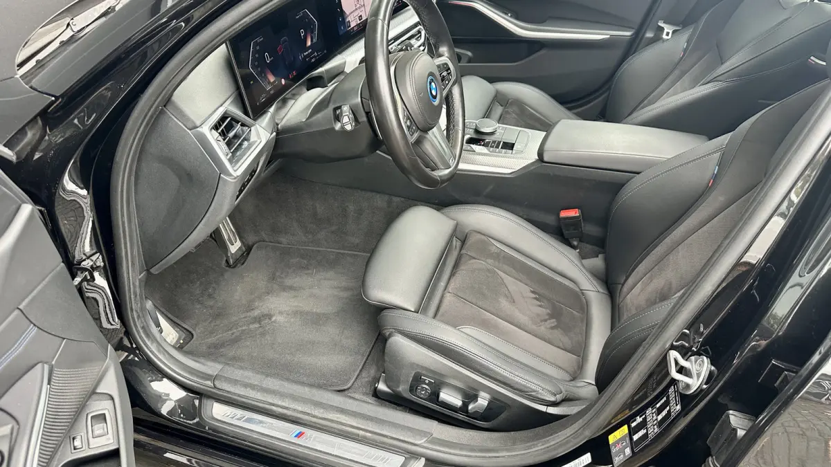320e M-Performance 20 inch Pano HUD 360camera