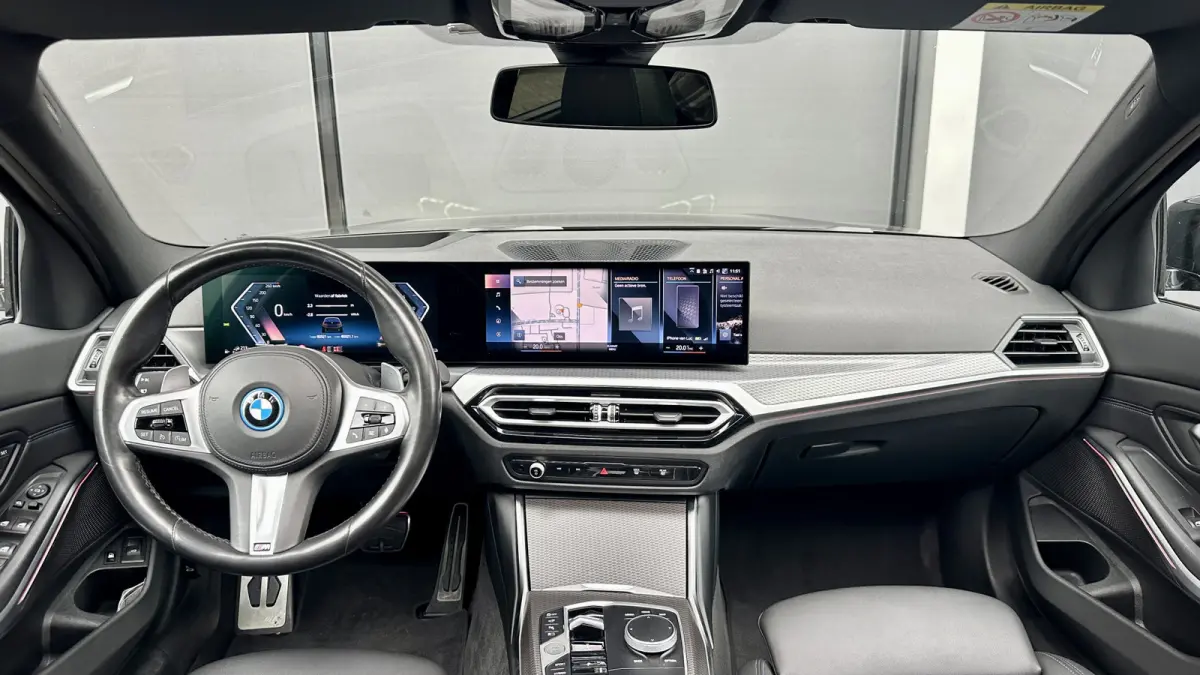 320e M-Performance 20 inch Pano HUD 360camera