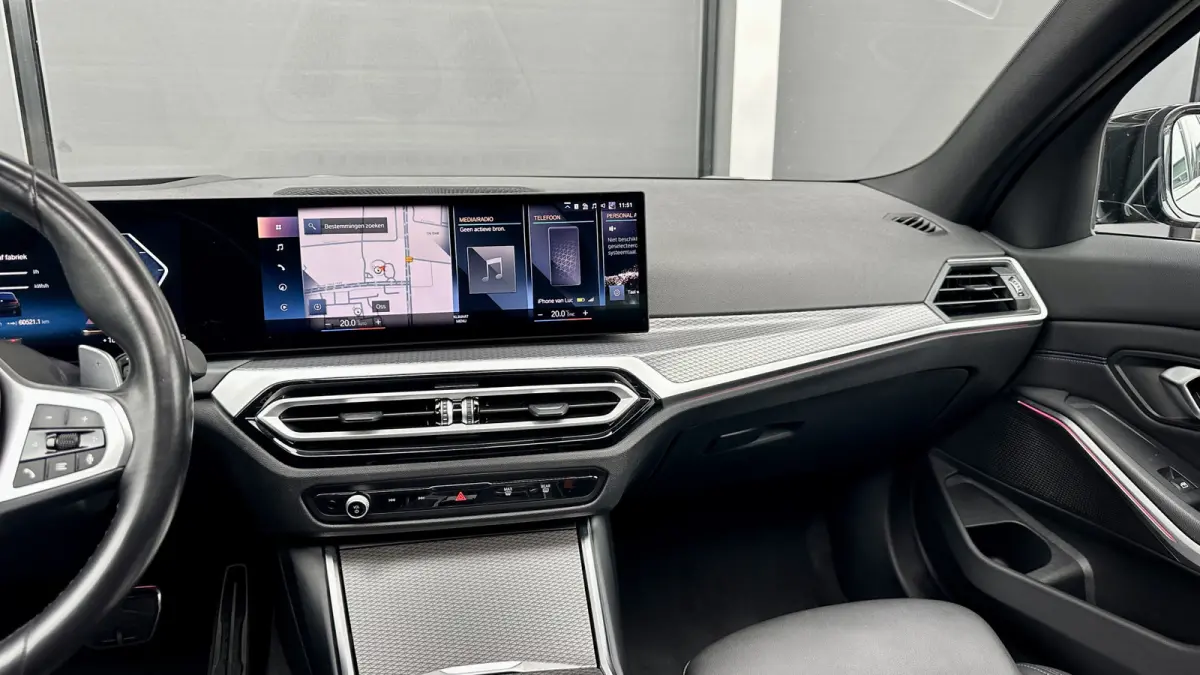 320e M-Performance 20 inch Pano HUD 360camera