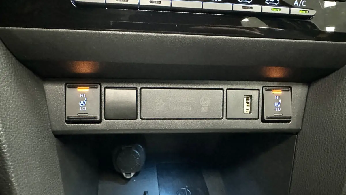 1.5 Hybrid First Edition / Stoel/stuurverwar. / Carplay / Keyless