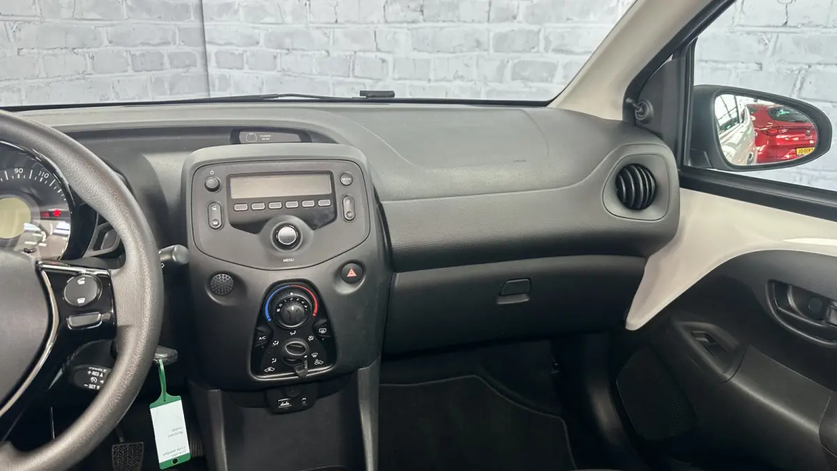 1.0 VVT-i x-fun / Airco / Cruise