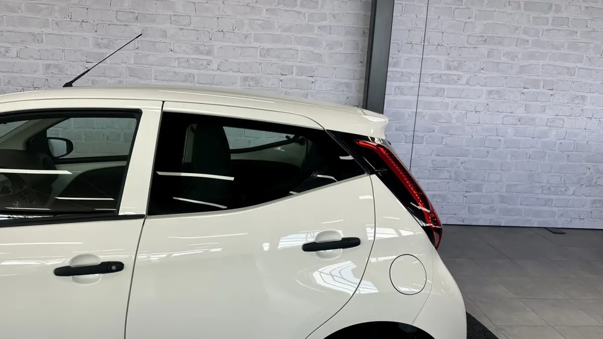 1.0 VVT-i x-fun / Airco / Cruise