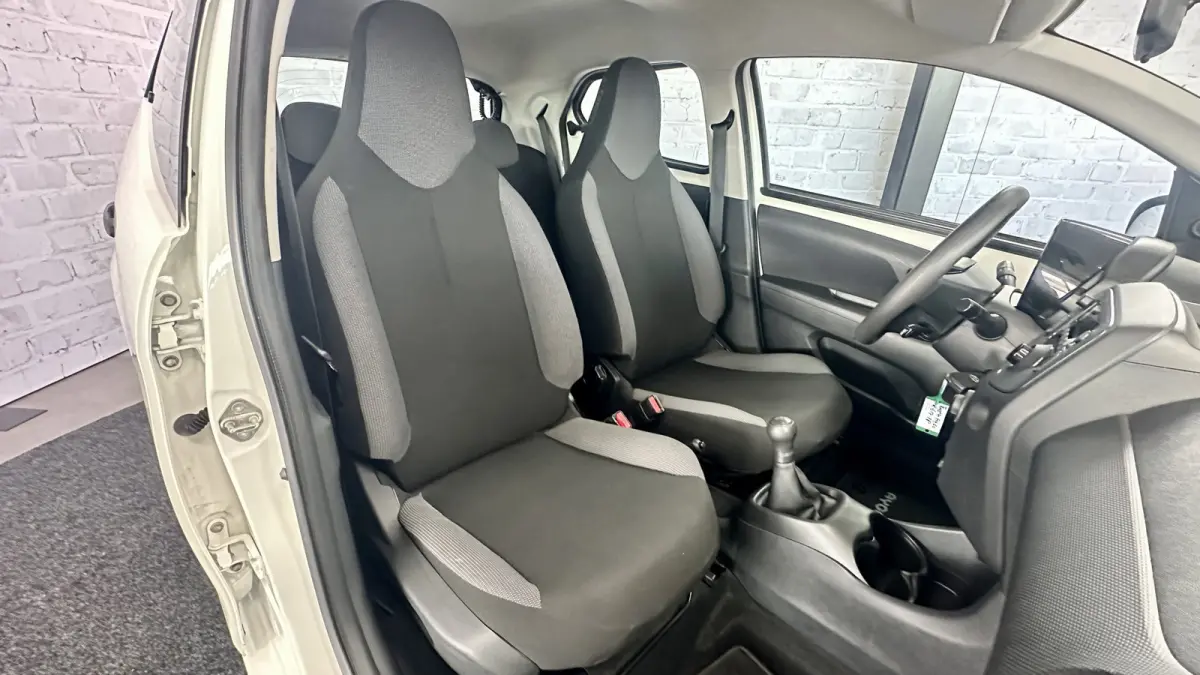1.0 VVT-i x-fun / Airco / Cruise